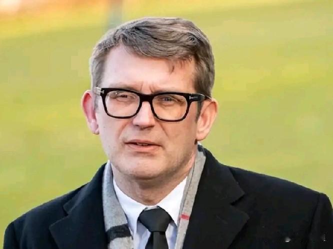 丹麦国防部“拼”了！
丹麦国防部长波尔森表示
如果美国武力攻格陵兰岛
丹麦士兵