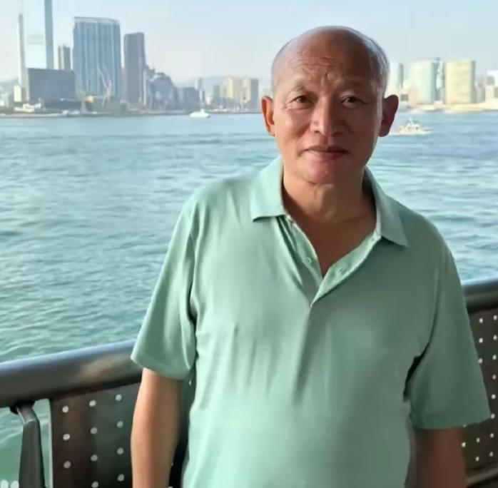 蹊跷！湖南邵阳，一位64岁男子下午1点40分，告诉妻子他出去下象棋，穿着T恤、拖