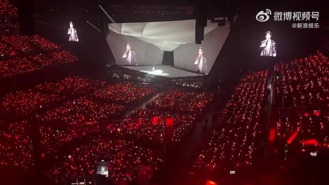 #肖战 换一个吧不要茄子# 

20261025
今晚肖战演唱会大合照环节，现场喊“茄子”，战哥说“