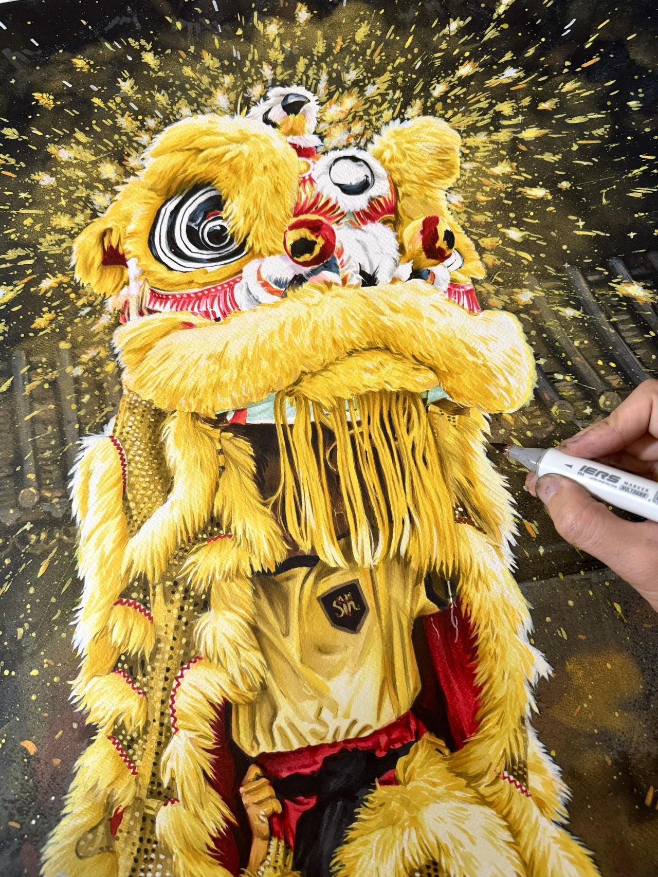 马克笔手绘| 金狮献瑞
第一次画2开画幅的马克笔手绘作品，由于拍摄角度问题手臂没