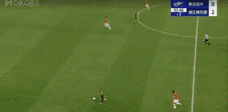 首秀两射一传造三球！
浙江队新外援米特里策太强了，转会到中超后的首场比赛不仅梅开