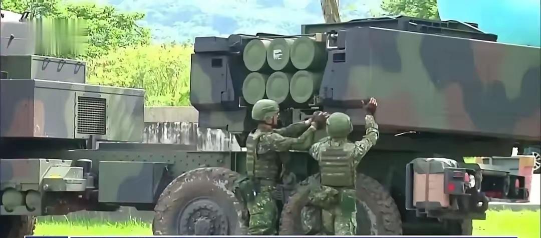 我就纳了闷了，中国对运送售台武器的船只进行拦截查扣，天会塌下来吗？美国一方面在公