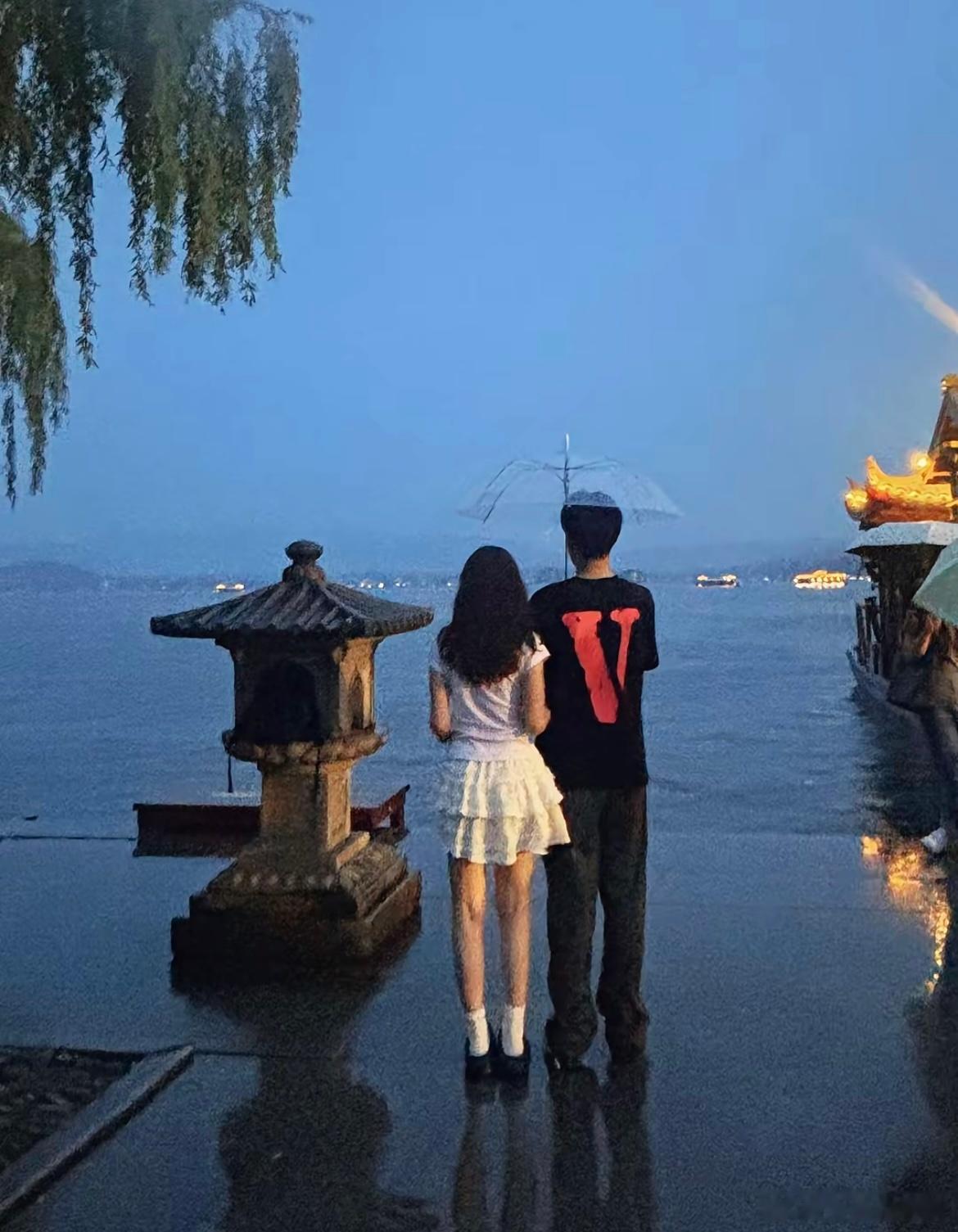 下雨天的西湖真的太出片了 ​​​