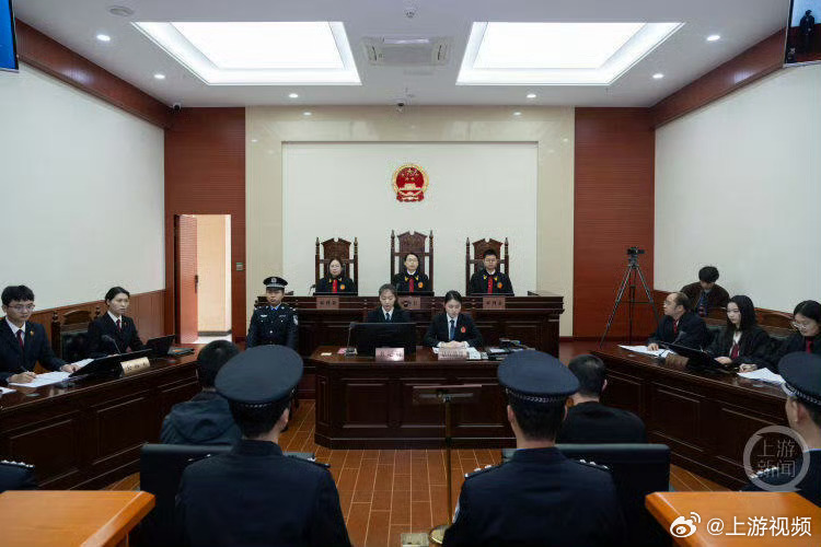 #重庆警方破获无人机非法狩猎案#【#两男子非法狩猎被判刑#】近日，重庆永川警方破
