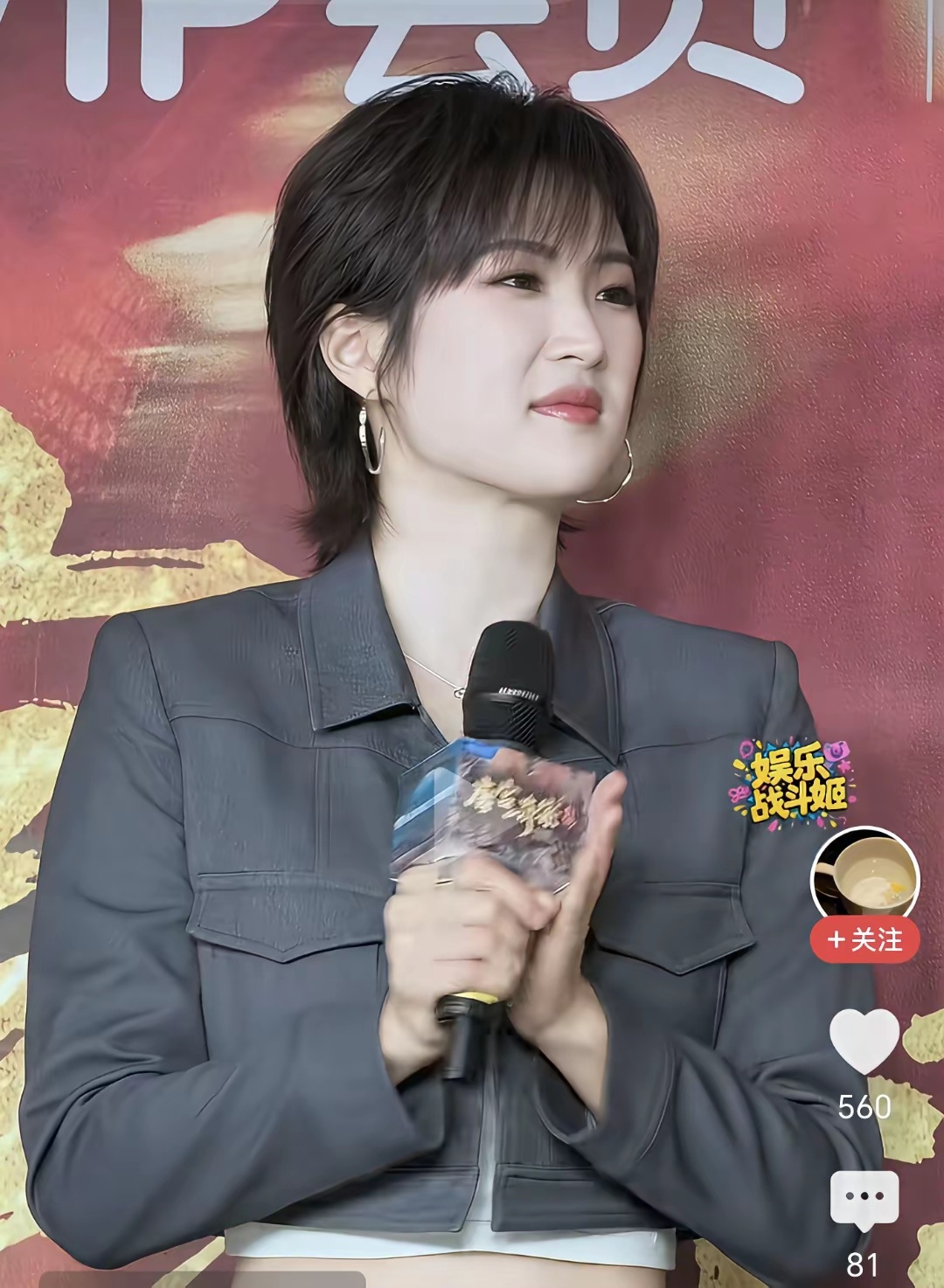 姚安娜就是娱乐圈清流，看看指甲就知道，干干净净让人看着就是清爽型。 