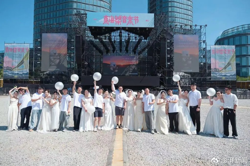 【婚姻登记“全国通办”后，已有#多地音乐节可在现场领证结婚#】今年5月10日，新