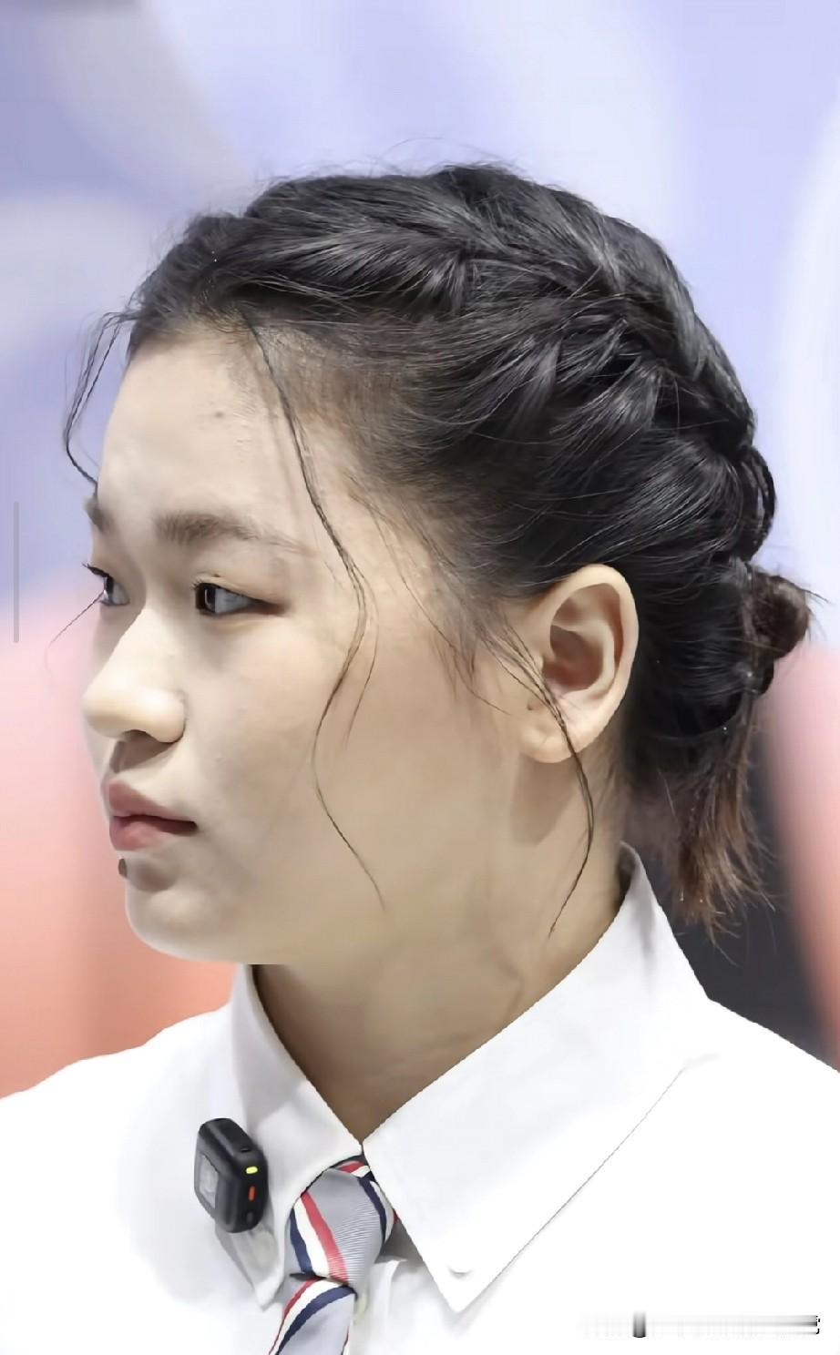 全红婵才是真顶流！现场万人空巷，这才是全民偶像该有的样子
 
谁能想到，全红婵一