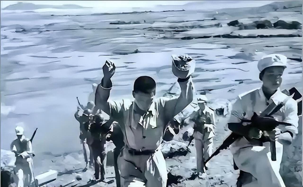 1953年，金门王胡琏率13000精兵突袭东山岛，守岛团长竟抗命死守，一封7字电