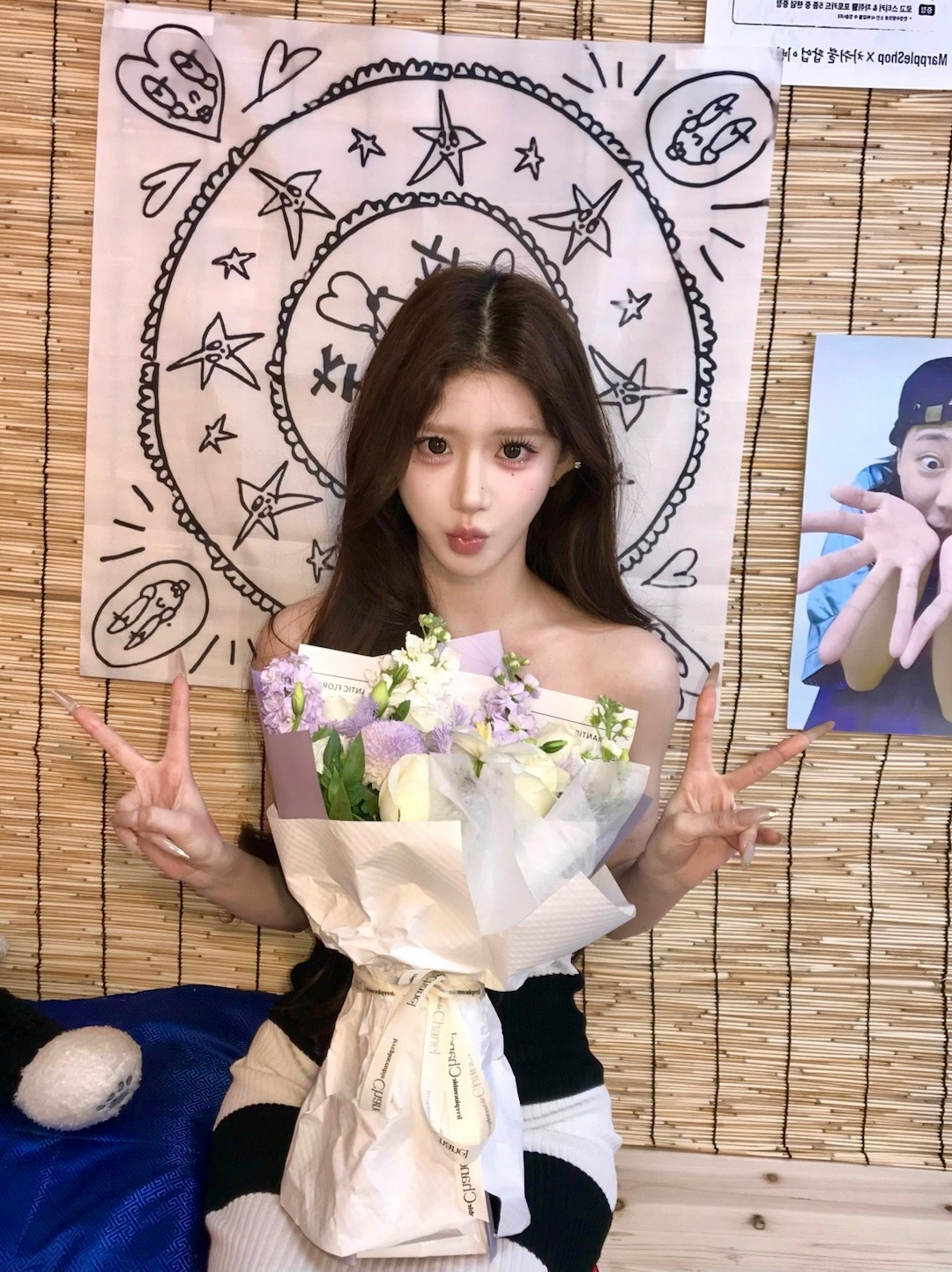 前两天直播说要化个妆去爱豆写真馆拍摄小烤鱼老婆说要来找我 我还以为是开玩笑的我说