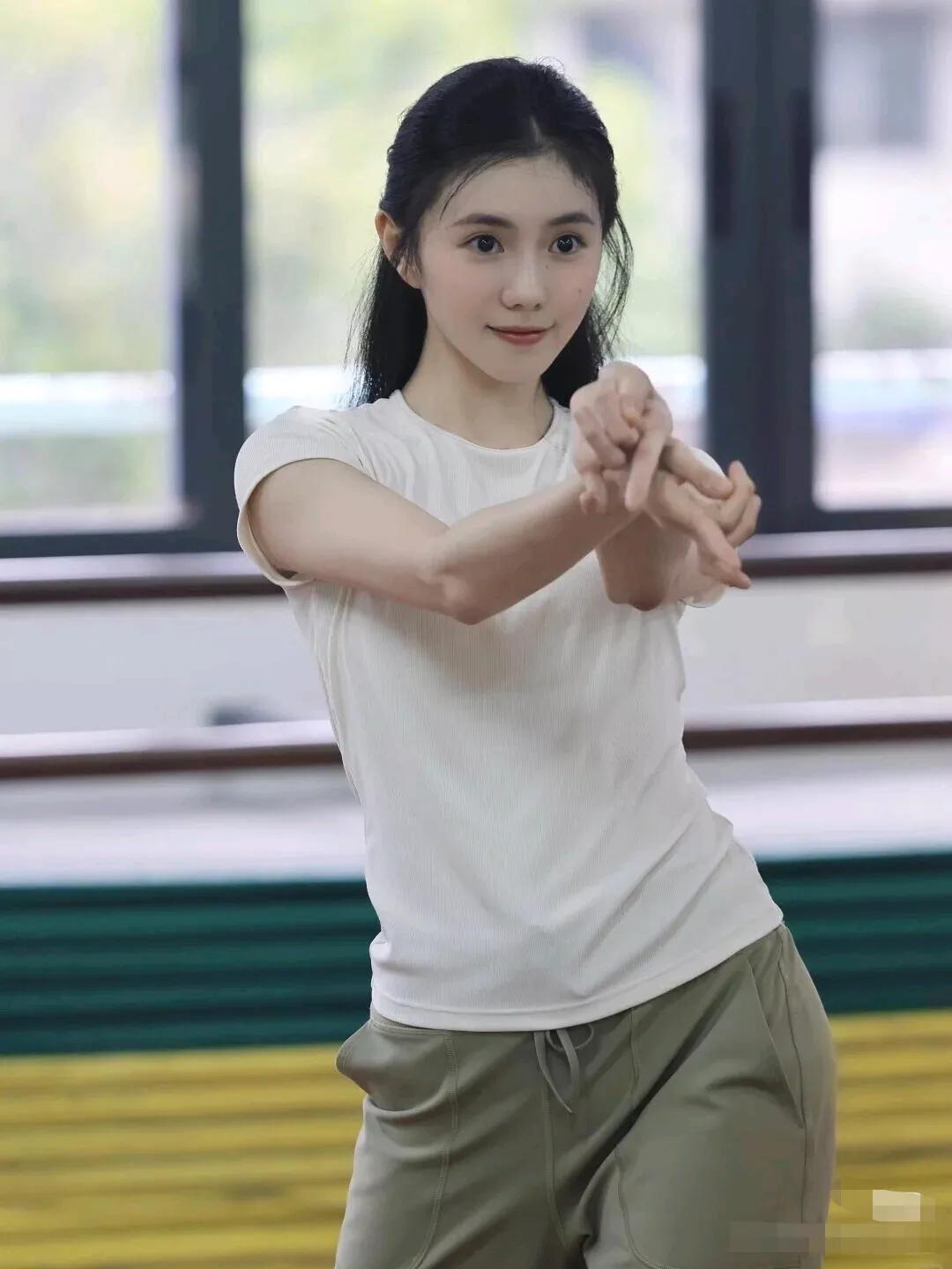 沈阳的八月末是真的热啊，一点儿风丝都没有