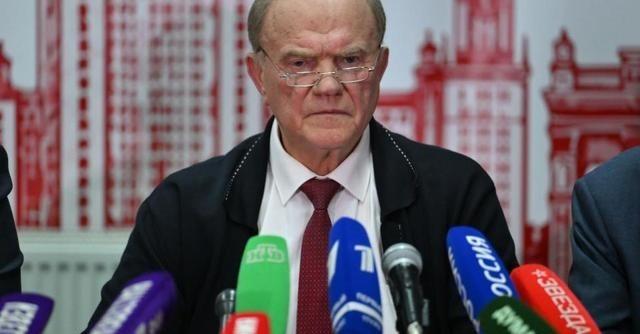 俄共领导人久加诺夫曾说了一段话，让很多人倒吸一口冷气。久加诺夫表示：如果继续按当
