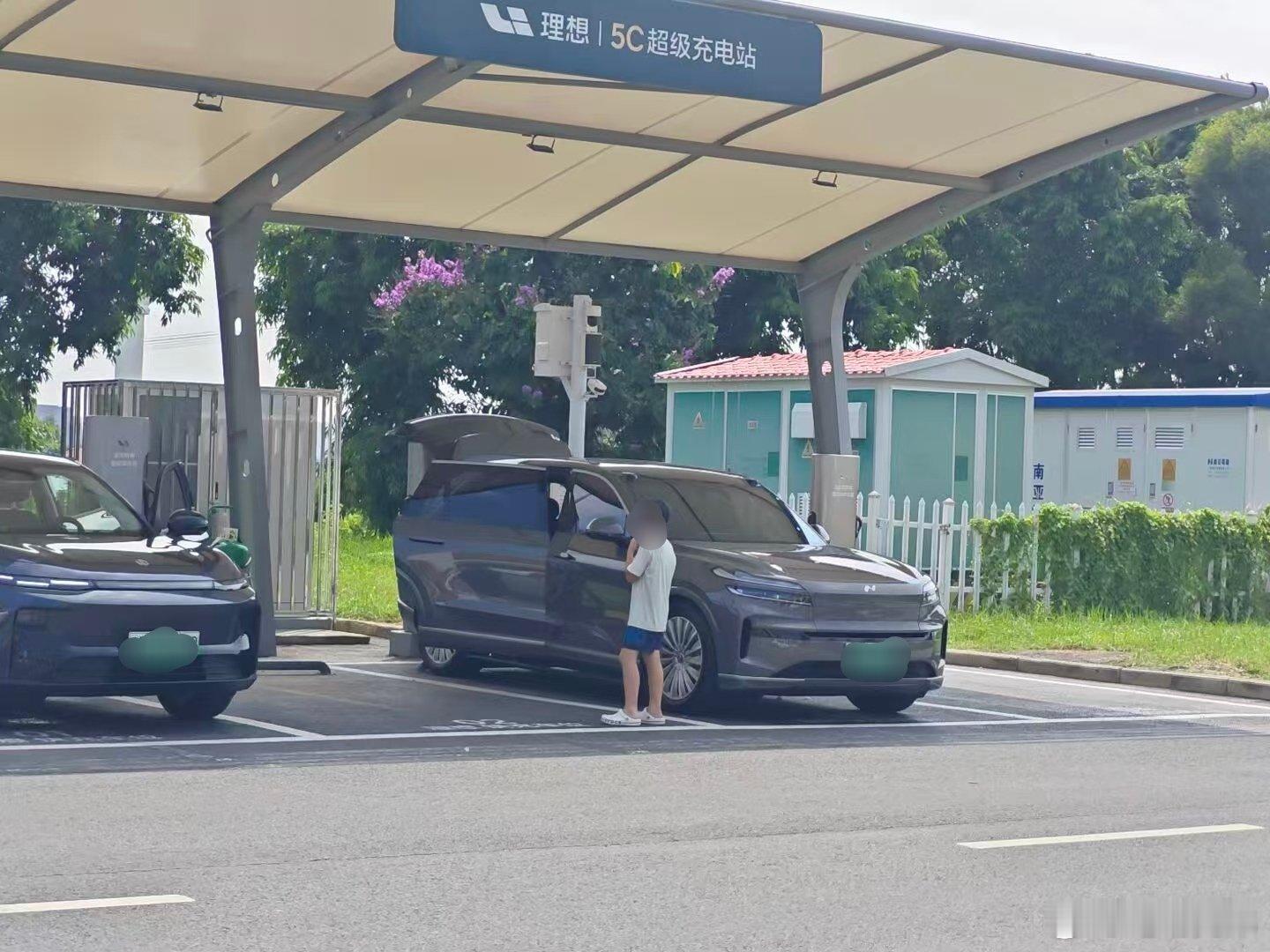 和谐为道，一起加电，点赞理想超充桩[作揖]电动兄弟 ​​​