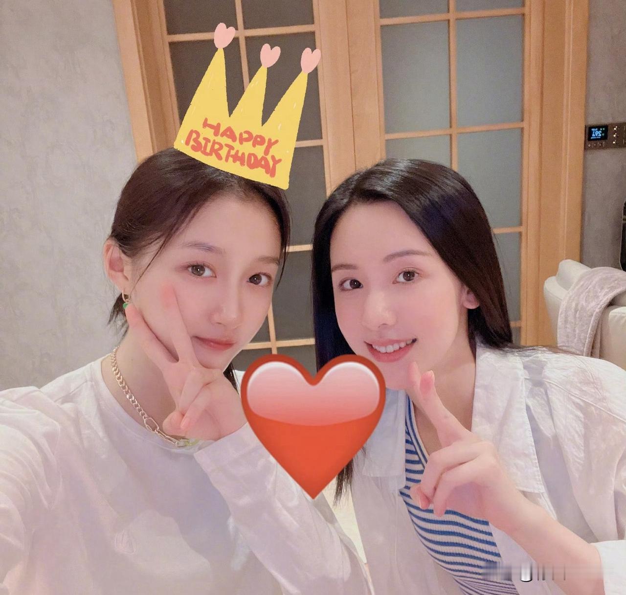 9月18日，关晓彤发图文感谢陈都灵！
才知道关晓彤的圈内好友是陈都灵，她们的友谊