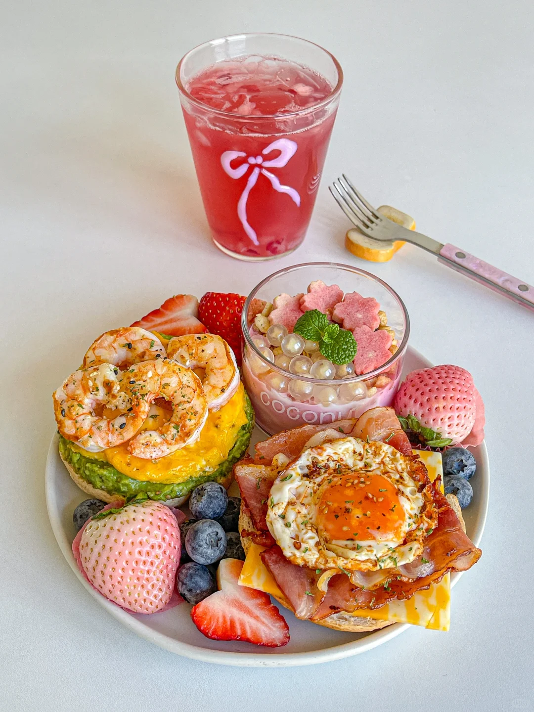 春日brunch🥯贝果三明治双拼酸奶杯🍓果蔬饮