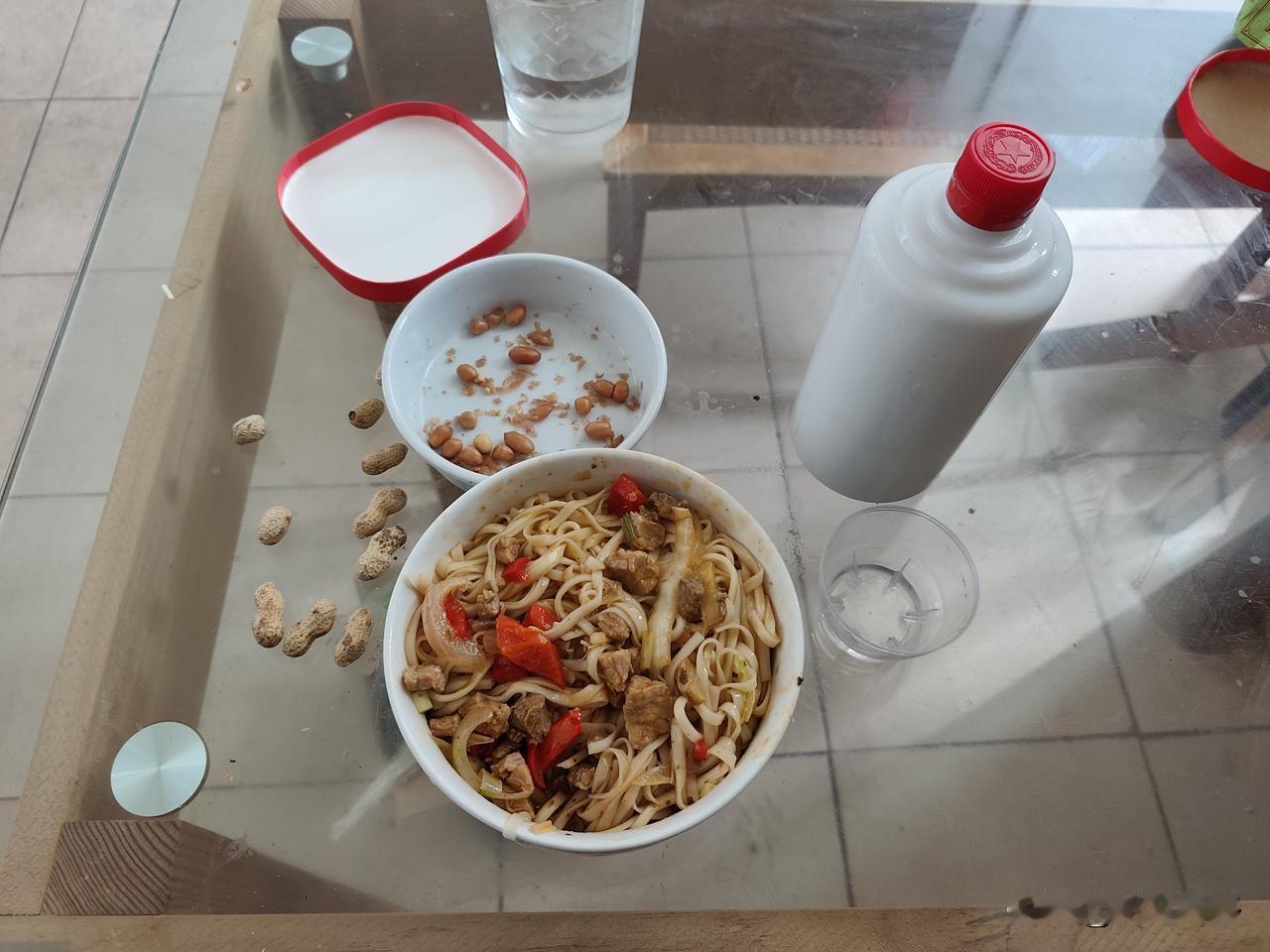 东莞打工多年了，如今55岁的我饭量越来越小了，吃一小碗面条却觉得撑，记得30岁时