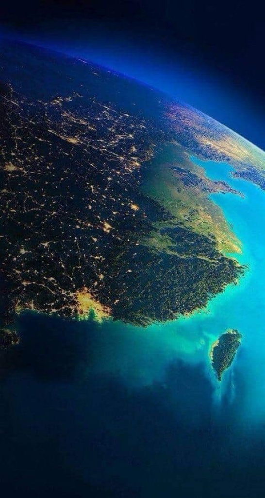 从太空拍摄到的早上的中国.... ​ ​​​