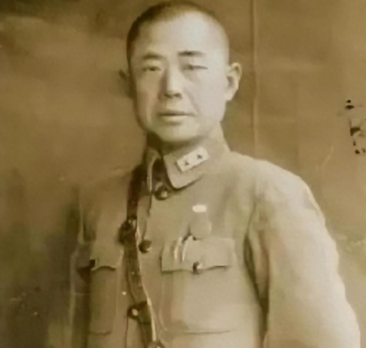 1969年陈明仁提出离开岗位返回长沙，毛主席得知后下令待遇不变，并作出两项明确指