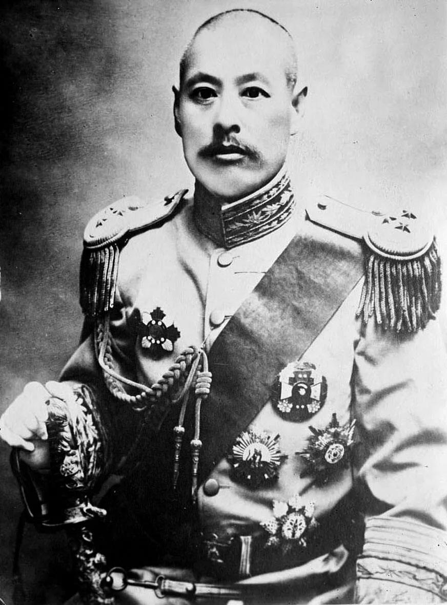 1927年6月，吴佩孚在逃往四川途中，遭遇土匪袭击，秘书长张启煌被打死。吴佩孚抱