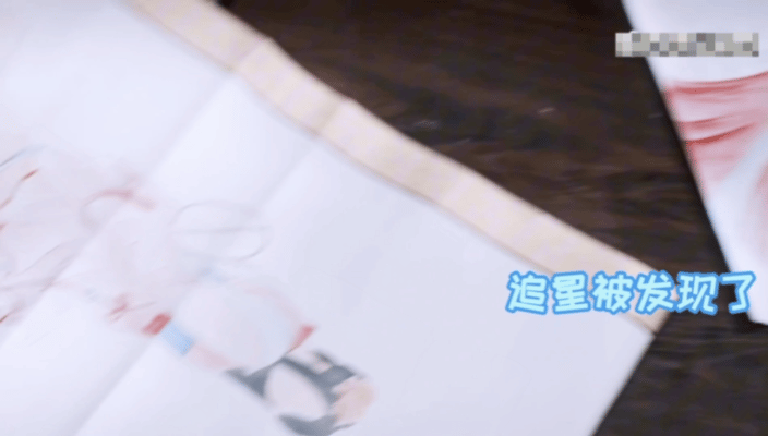 #张昊唯演我自制娃衣# 怎么感觉自己做娃衣的一举一动都被张昊唯监视了。。从设计到