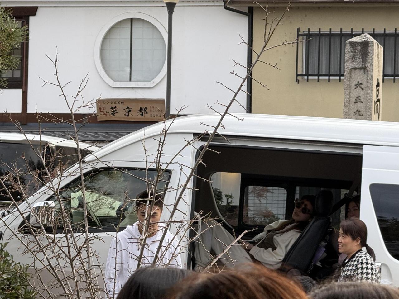 日本偶遇奚梦瑶何猷君一家  奚梦瑶何猷君一家日本度假  日本偶遇何猷君奚梦瑶一家