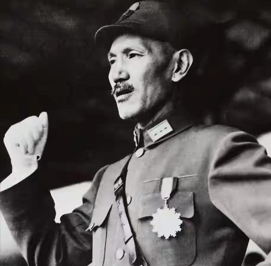 他是蒋介石恨到死的卧底，一人掀翻90万国军，刘伯承：他抵十万兵。

说起来你可能