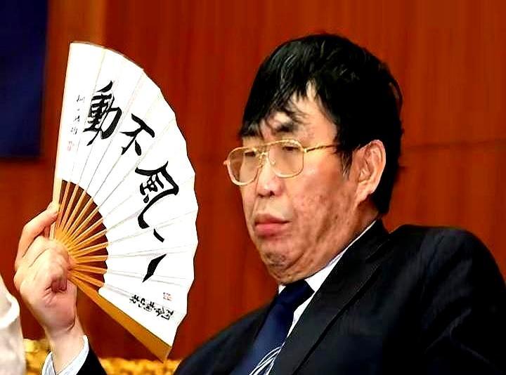 酒瘾再大，也抵不过一盘棋
 
1985年，中日擂台赛，中国队眼看要输。主将聂卫平