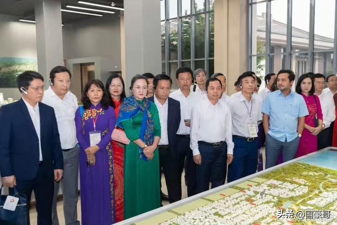 近日，越南派出一个司局级干部考察团，来到雄安新区考察，从规模来看，有三十多号人，