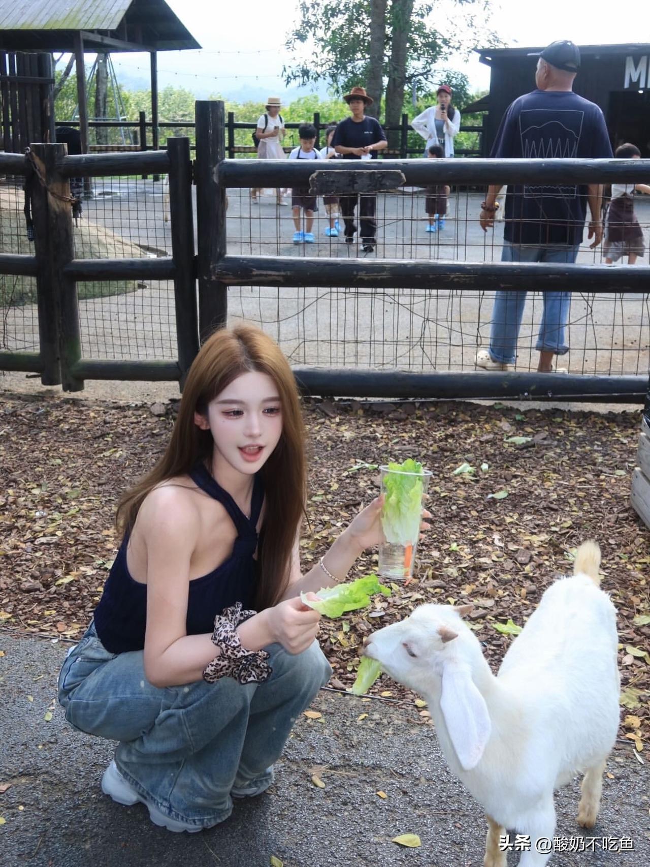 女生怎么穿搭会看着很温柔?我始终相信，在很远的未来，有一个人，愿意陪我做完许许多