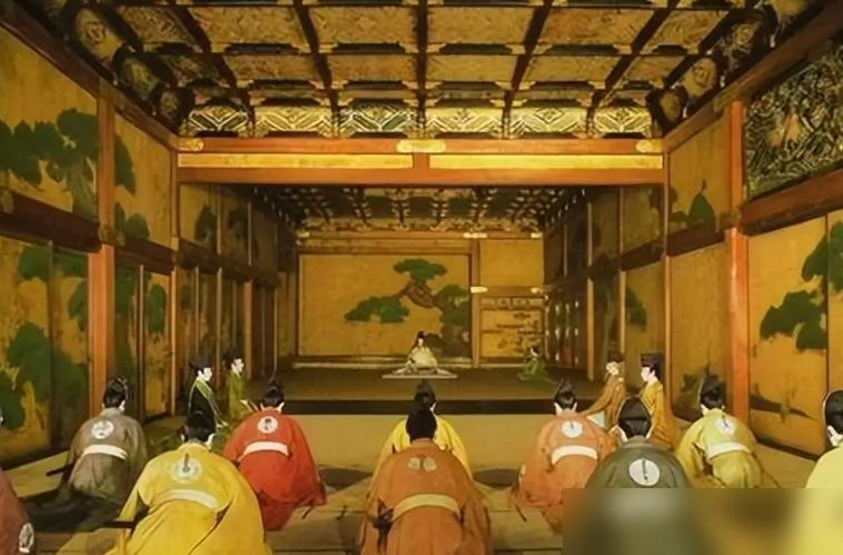 在日本江户时代，德川幕府逼着全国各地的藩主（大名）做一件极其荒谬的事：每隔一年，
