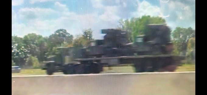 🔻佛罗里达麦克迪尔空军基地附近被拍到正在调动准备空运前往中东的“复仇者”毒刺导