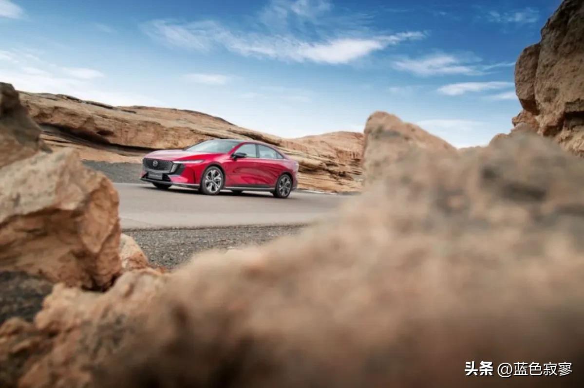 合资车也相继步入了新能源的赛道，智能化也跟上了。日前，MAZDA EZ-6上市，