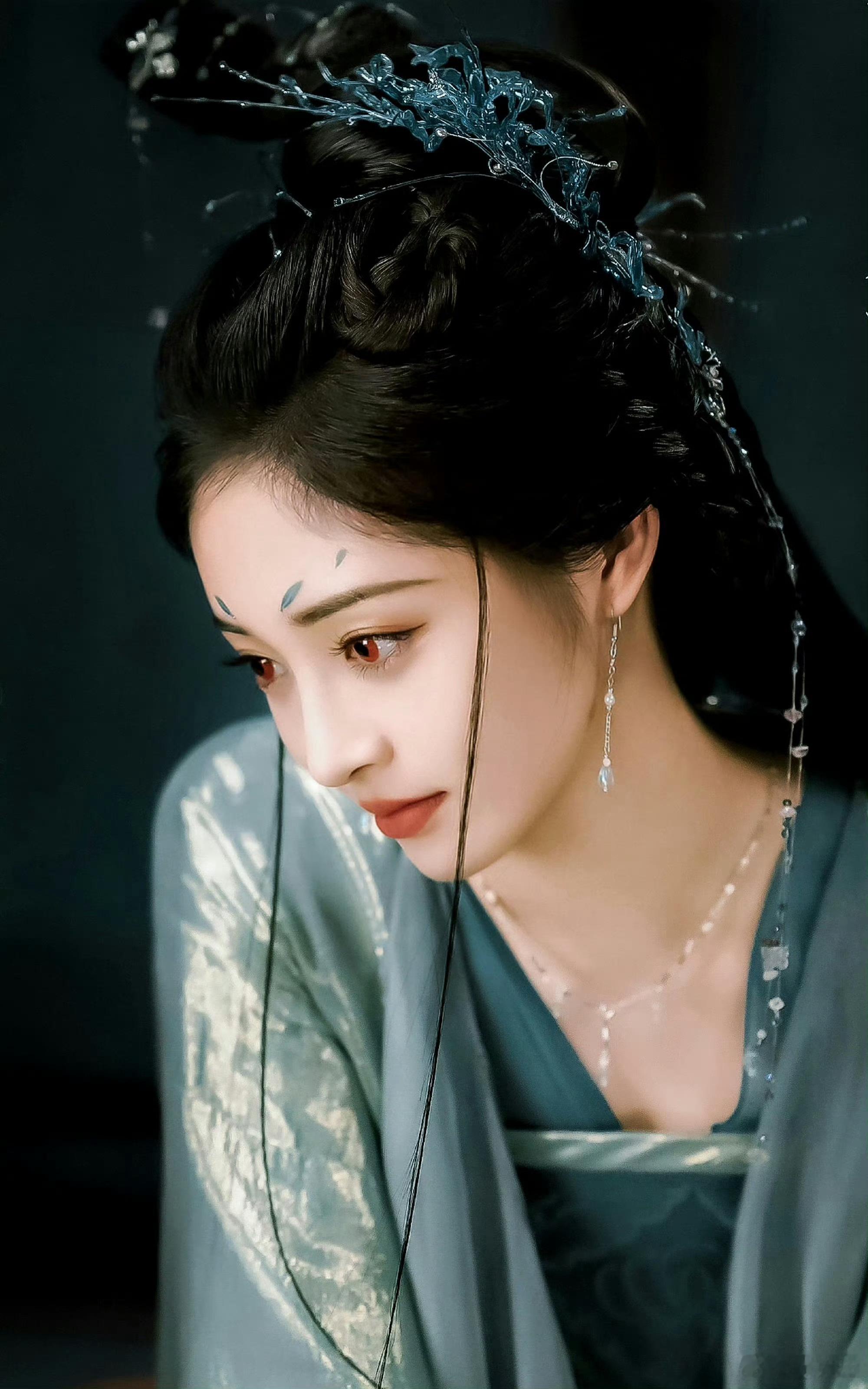 我是真觉得这种一顶带一新的方式很好……双顶很容易追剧氛围差坏剧，双糊更不用说了。