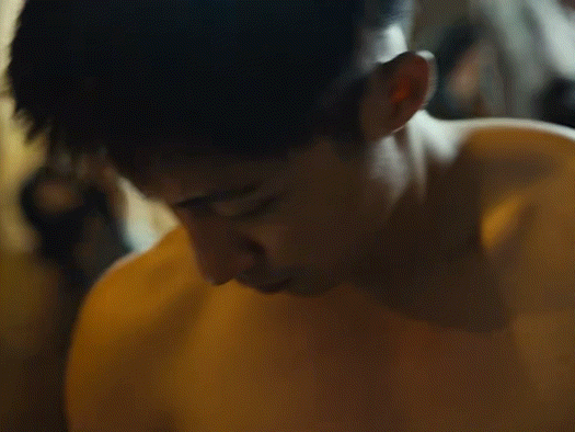 黄景瑜让我刚复工就吃这么好 刷到张小满澡堂这段直接给我看精神了！这肌肉线条这体态