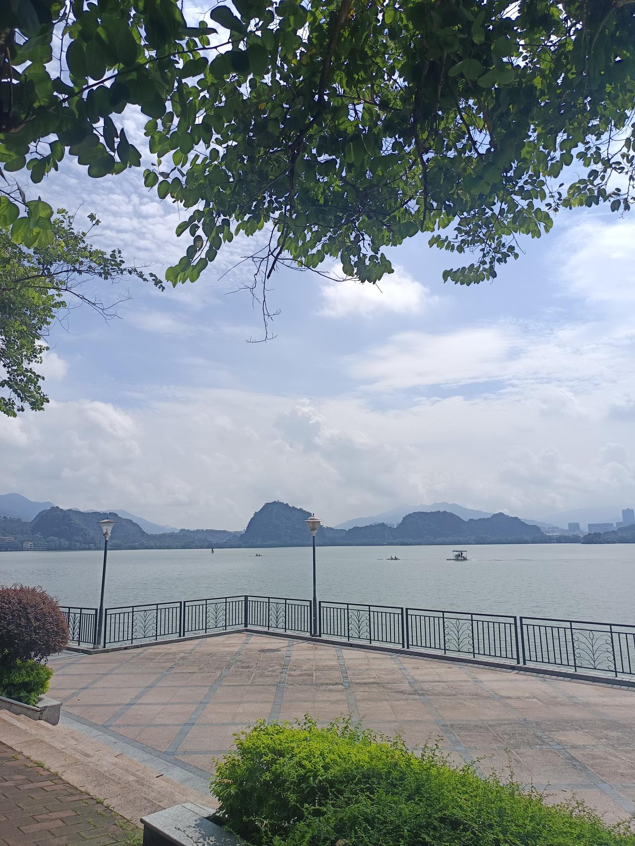 我终于知道了
为什么肇庆有七星岩风景区，是国家5a级风景区
却依然平时是没什么人