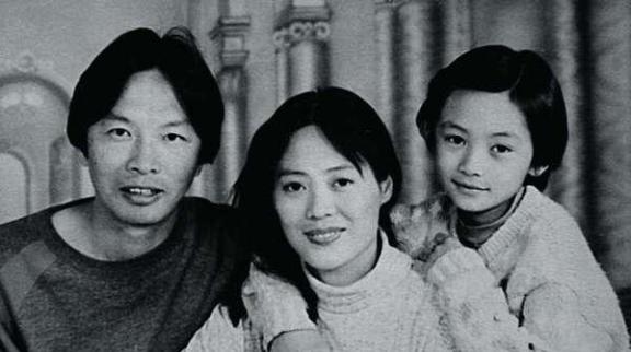 1978年，刘震云以河南省高考状元的身份考入北大，当时还是个穷小子的他看上了法律