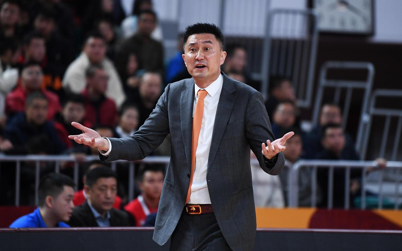 陈海涛向广东男篮提要求！昨天晚上，CBA联盟公布各大奖项的归属！让人大跌眼镜的事