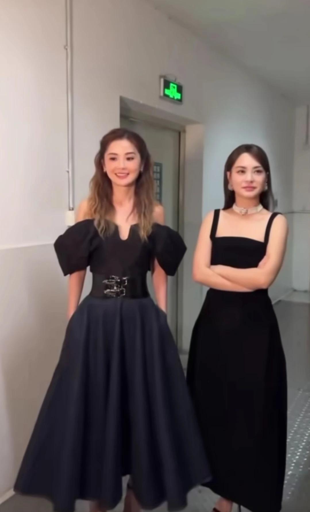 twins组合出席内地巡演发布会
两个人又同框了
一个气质，一个可爱
真的是太养