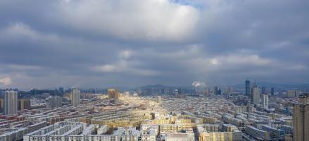 这所学校叫吉林科技职业技术学院，在长春市二道经济开发区，长吉南线7777号。民办