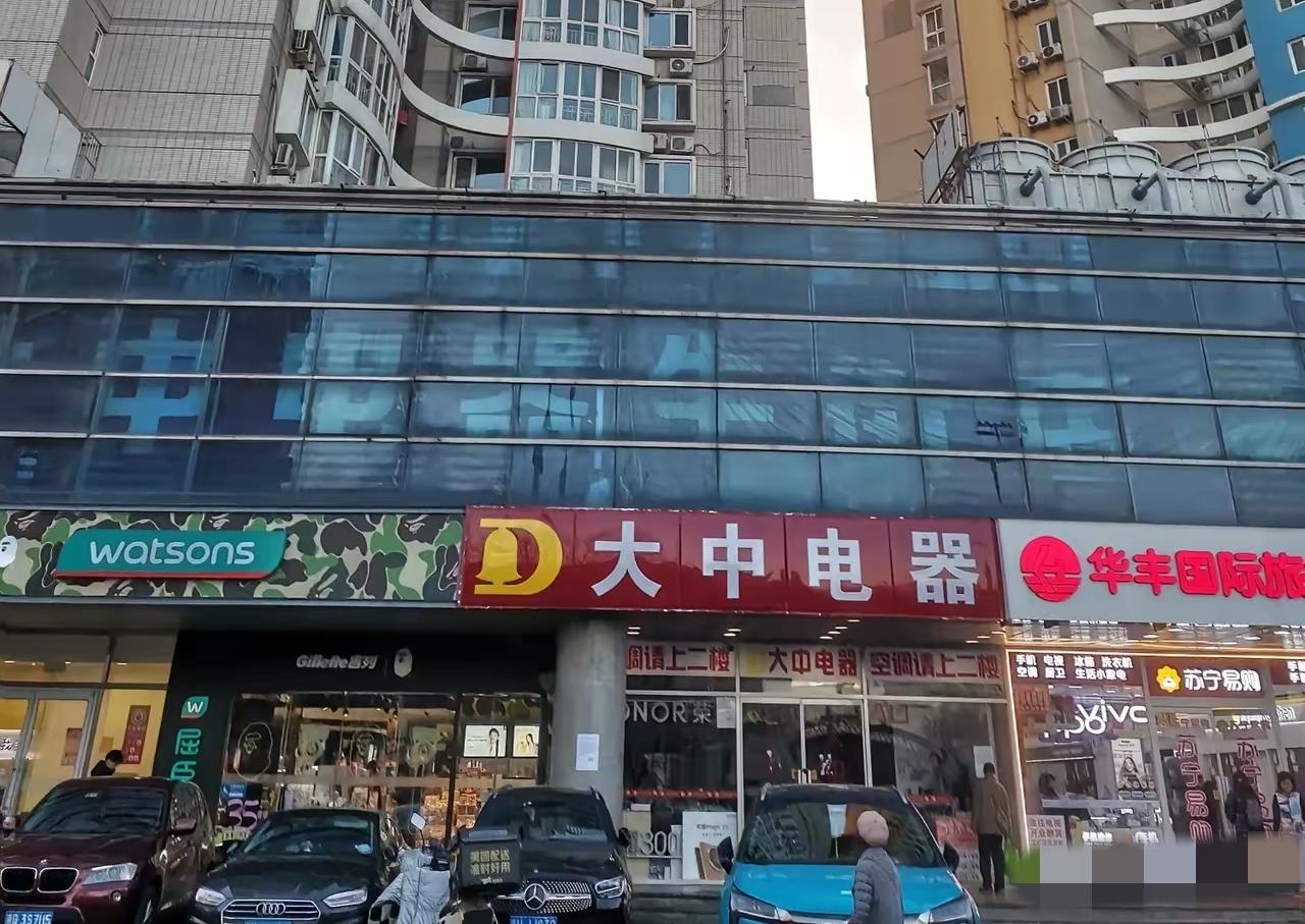 2005年，十几岁的表妹，仅凭着初中学历，只身来到偌大的北京。年少懵懂，一无所有
