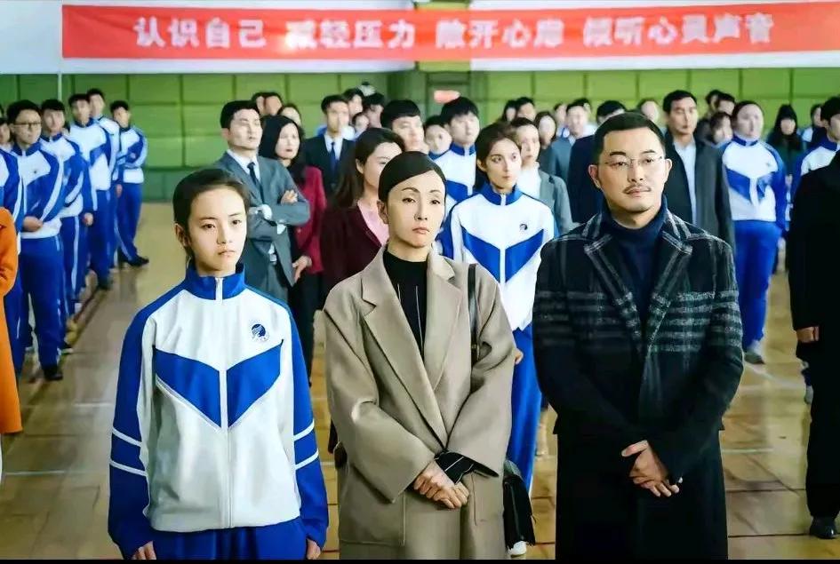 我就想问问：中国的学生家长难道活着不累吗？

小学生有家长群，我不奇怪。

中学