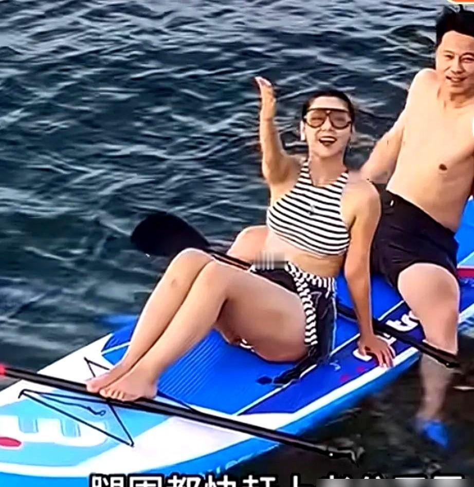 李小萌把原相机度假照扔上网，粗腿圆脸直接怼镜头，评论区炸了。

有人敲着键盘嘲笑