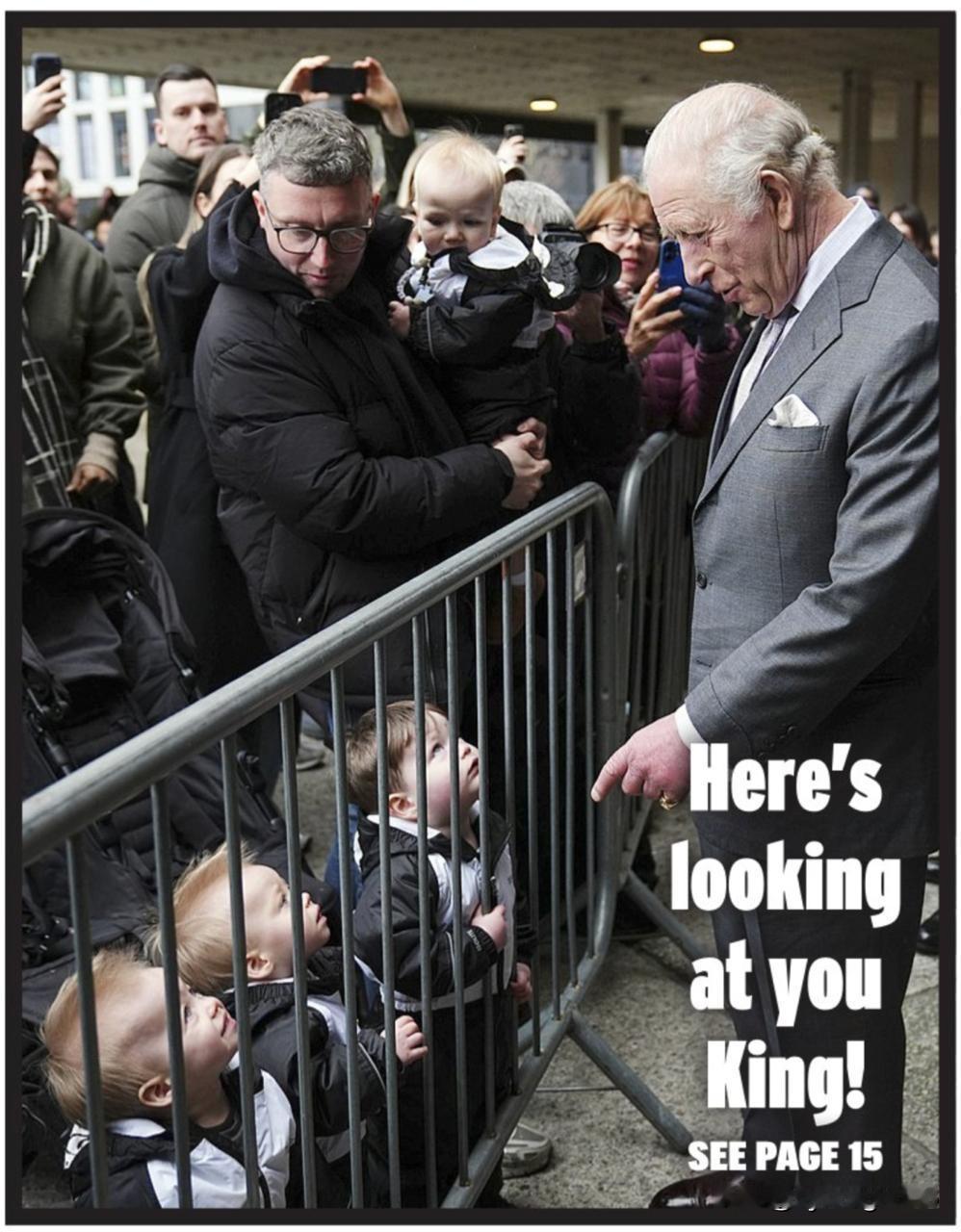 🇬🇧英国，看来孩子们似乎被告知：“来吧，我们要带你们去看笼子里一只滑稽的小动