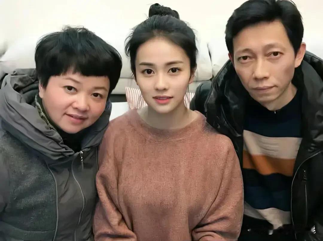 明星们的家人都长啥样？看看这些“全家福”，真的是基因彩票还是基因优秀？说说你们多