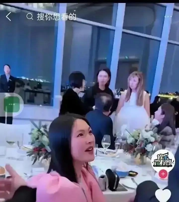 李湘在澳门那场闭门宴刚举起手机就被何超琼一句私人场合别拍给挡回去。
我隔着屏幕都