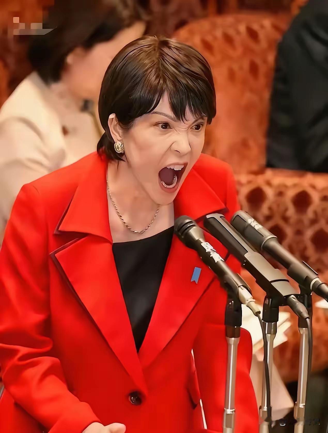 看来是打到日本的痛处了！12月15日下午日本内阁官房长官紧急召开记者会，对中方今