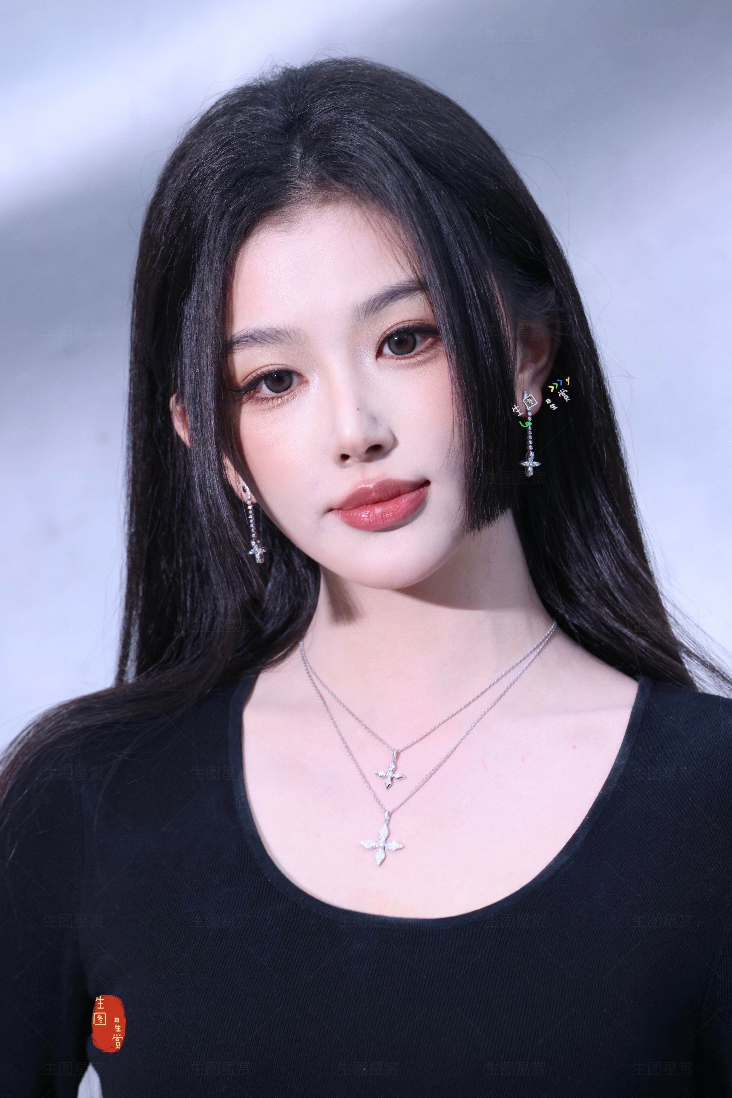 孔雪儿暗黑公主切，可盐可甜🖤今日上海smfk活动出图，长腿高跟绝了