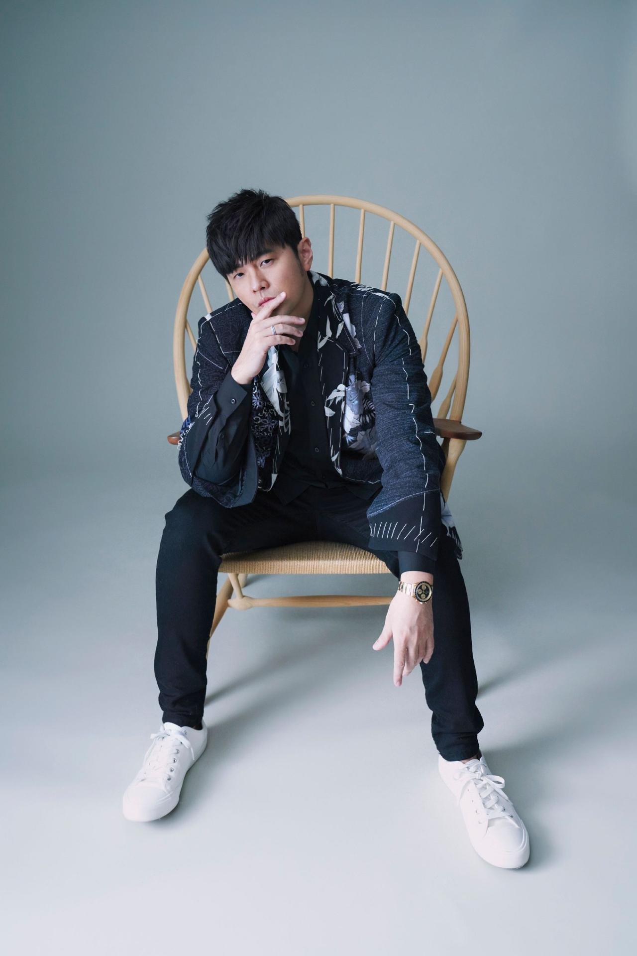 周杰伦新专破亿！

这波情怀杀，谁顶得住啊？

家人们，周董这波操作直接杀疯了！