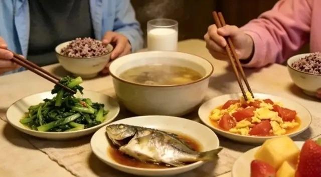 很多糖友一查出血糖高，家里白粥咸菜就成了标配。

水果不敢碰，肉也不敢吃，结果身