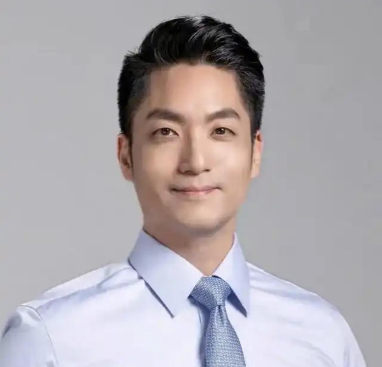 蒋介石的嫡重孙子蒋友青，虽然abc出身，但是目前看来亲大陆，在大陆开公司办厂直播