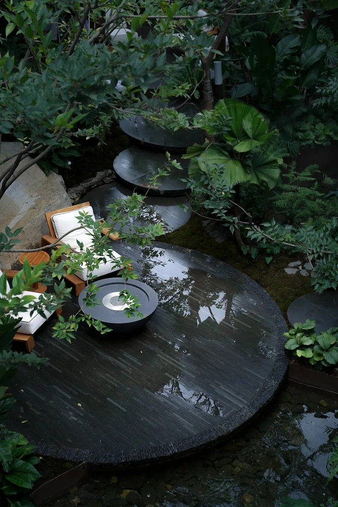 一位“大师”的话，颇有深意：在某些节点下，那些绕不去的坎，是“劫数”而在那些绕不
